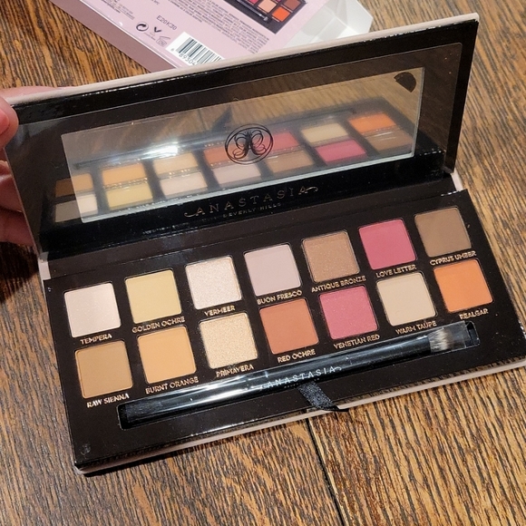 Modern Renaissance Palette - Picture 5 of 5